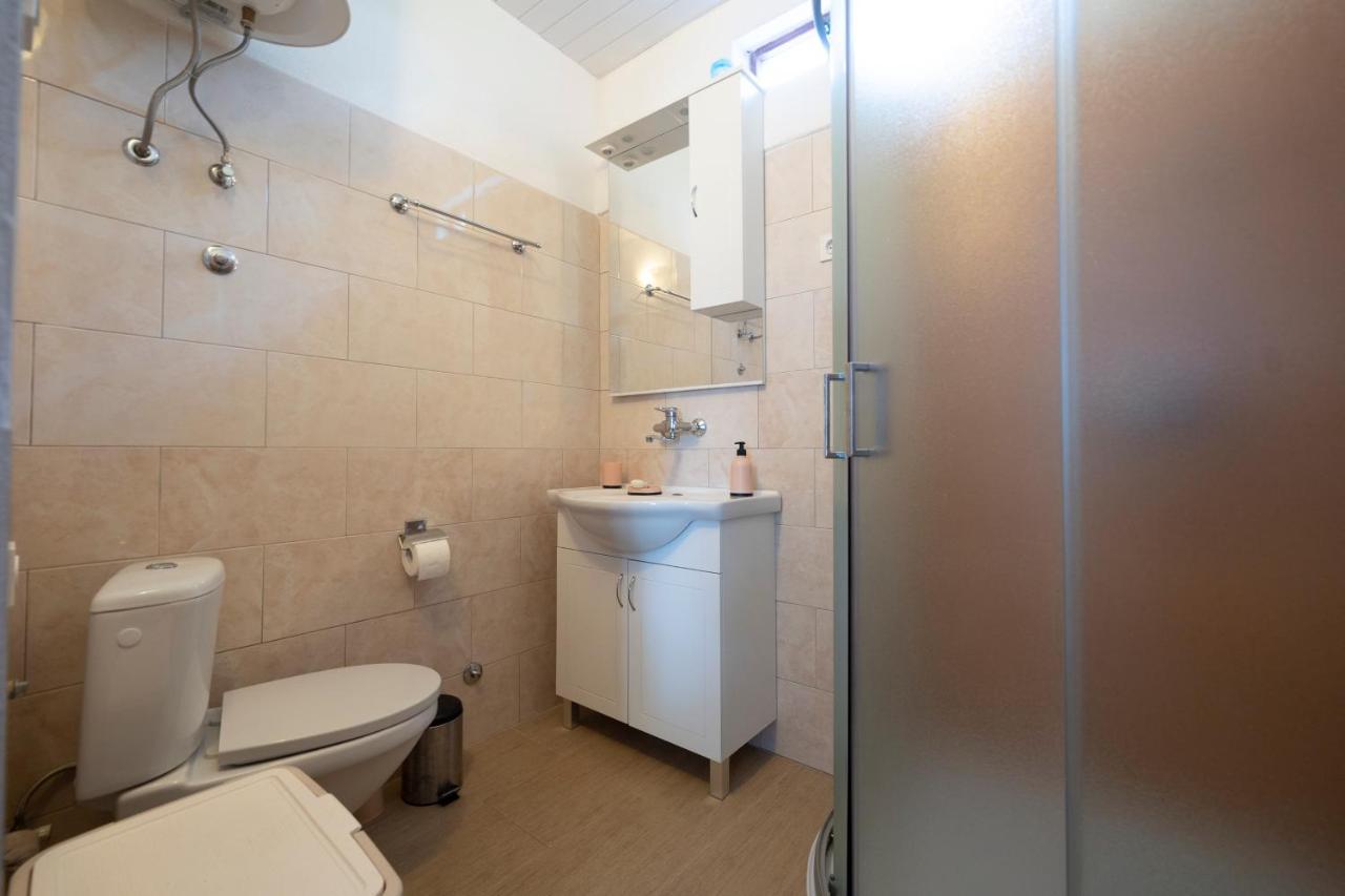 Studio Apartman Ema 2 Gornji Karin Ngoại thất bức ảnh